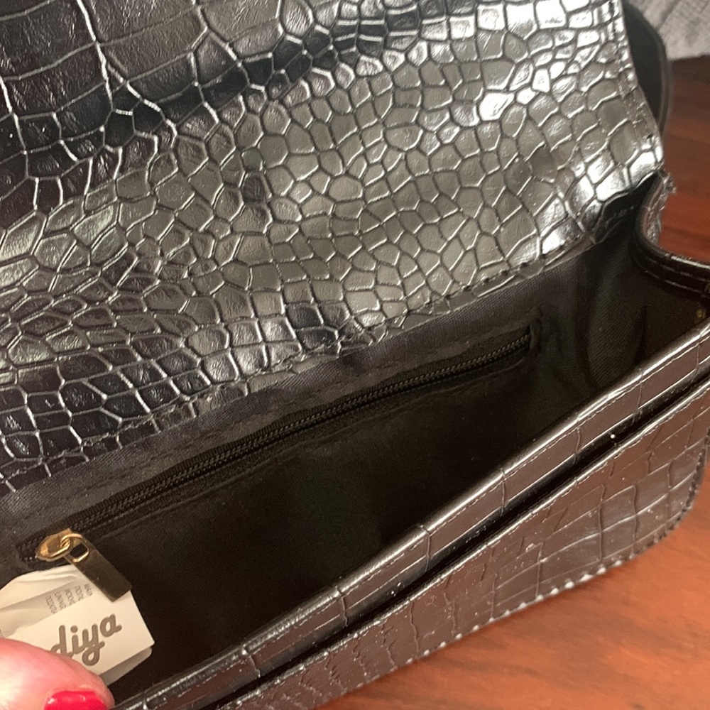 Badiya Belt Bag Embossed Vegan Fanny Pack Faux Leather NWOT EUC - Picture 10 of 14